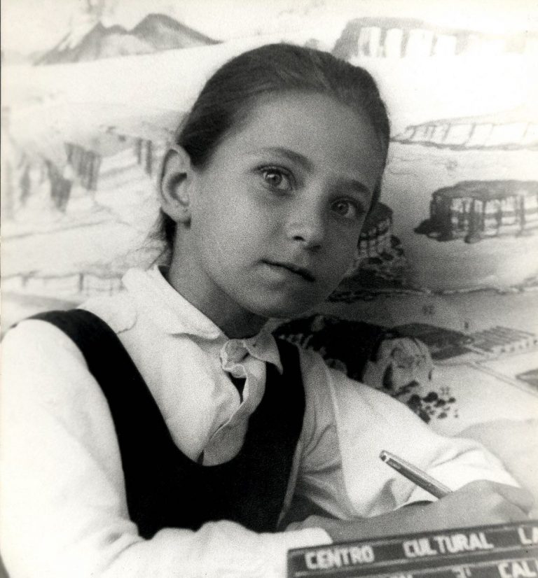 Escritora Ángela Becerra niña